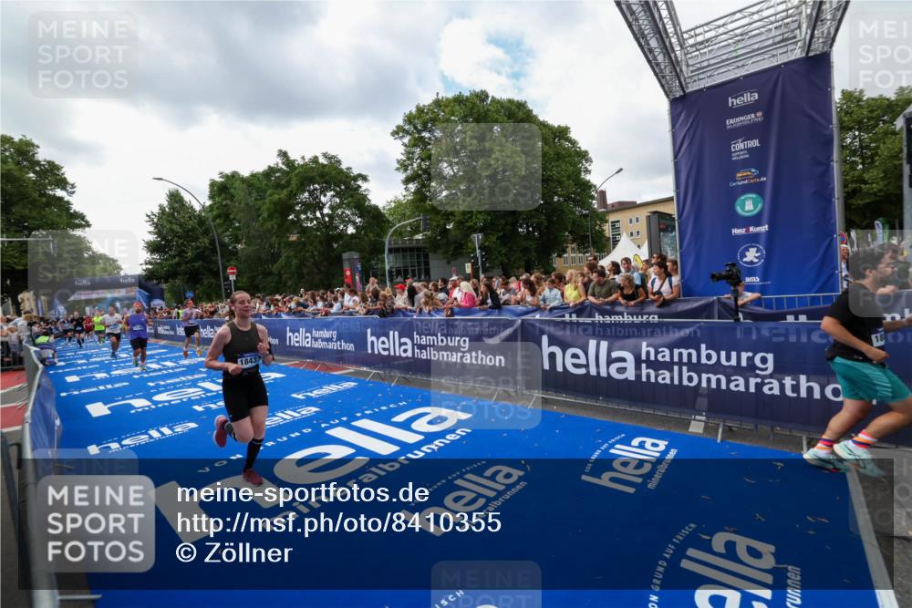 29.06.2025 - hella hamburg halbmarathon Zöllner http://msf.ph/oto/8410355 29.06.2025 10:44:47 Ziel 1941, 2970, 3004, 3785, 4270, 4915, 7325, 10669, 15185, 15233, 16834, 17251, 18437, 18868 meine-sportfotos.de
