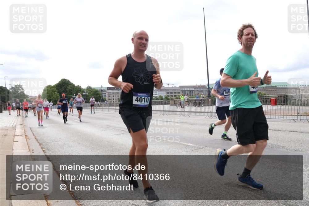 29.06.2025 - hella hamburg halbmarathon Lena Gebhardt http://msf.ph/oto/8410366 29.06.2025 10:25:08 Lombardsbrücke 1740, 4010, 9573, 400, 1627, 1740, 2000, 2108, 2249, 2278, 3099, 3113, 3920, 3961, 3963, 4008, 4010, 4444, 5126, 5564, 5814, 6261, 6869, 7778, 8083, 8962, 9573, 9927, 10907, 11400, 11816, 11817, 11921, 13510, 14086, 14649, 14898, 15016, 15119, 15124, 15153, 15679, 15942, 16421, 16422, 17185, 17535, 17954, 18194, 18198 meine-sportfotos.de