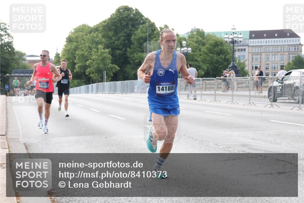 29.06.2025 - hella hamburg halbmarathon Lena Gebhardt http://msf.ph/oto/8410373 29.06.2025 09:39:08 Lombardsbrücke 19072, 4524, 14188, 4524, 14188, 16529, 19072 meine-sportfotos.de