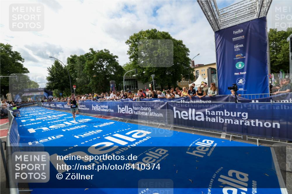 29.06.2025 - hella hamburg halbmarathon Zöllner http://msf.ph/oto/8410374 29.06.2025 10:20:29 Ziel 12373 meine-sportfotos.de