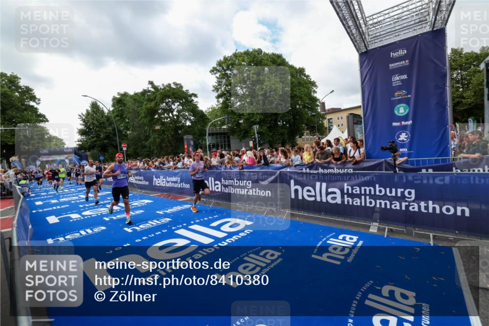 29.06.2025 - hella hamburg halbmarathon Zöllner http://msf.ph/oto/8410380 29.06.2025 10:44:49 Ziel 1941, 2970, 3004, 3098, 3785, 4270, 4915, 7056, 7167, 7325, 15185, 15233, 16834, 17251, 18437, 19207, 19210 meine-sportfotos.de