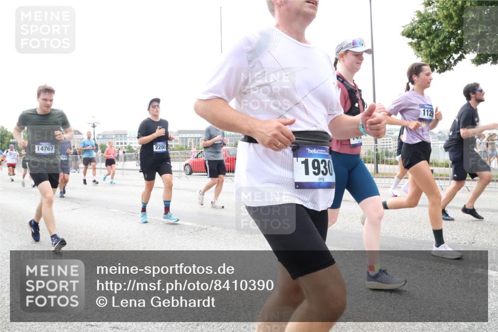 29.06.2025 - hella hamburg halbmarathon Lena Gebhardt http://msf.ph/oto/8410390 29.06.2025 10:51:00 Lombardsbrücke 14767, 76, 48, 2200, 1930, 1129, 1129, 1203, 1208, 1404, 1478, 1930, 2200, 2202, 2358, 2380, 2859, 3184, 3229, 3647, 3838, 3934, 4156, 4642, 4652, 4695, 4713, 4771, 4848, 4920, 5131, 5286, 5289, 5530, 6178, 7012, 7133, 7141, 7161, 7770, 7771, 7825, 7938, 8200, 8410, 8779, 8833, 8834, 8986, 9096, 9166, 9167, 9168, 9933, 10029, 10437, 10552, 10614, 10636, 11052, 11252, 11577, 12392, 12393, 14534, 15017, 15416 meine-sportfotos.de