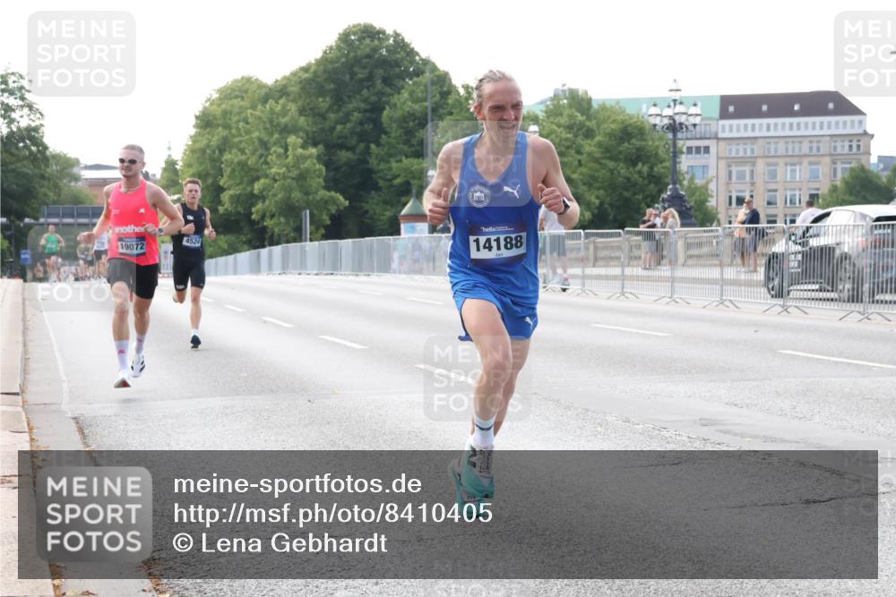 29.06.2025 - hella hamburg halbmarathon Lena Gebhardt http://msf.ph/oto/8410405 29.06.2025 09:39:08 Lombardsbrücke 19072, 4524, 14188, 4524, 14188, 16529, 19072 meine-sportfotos.de