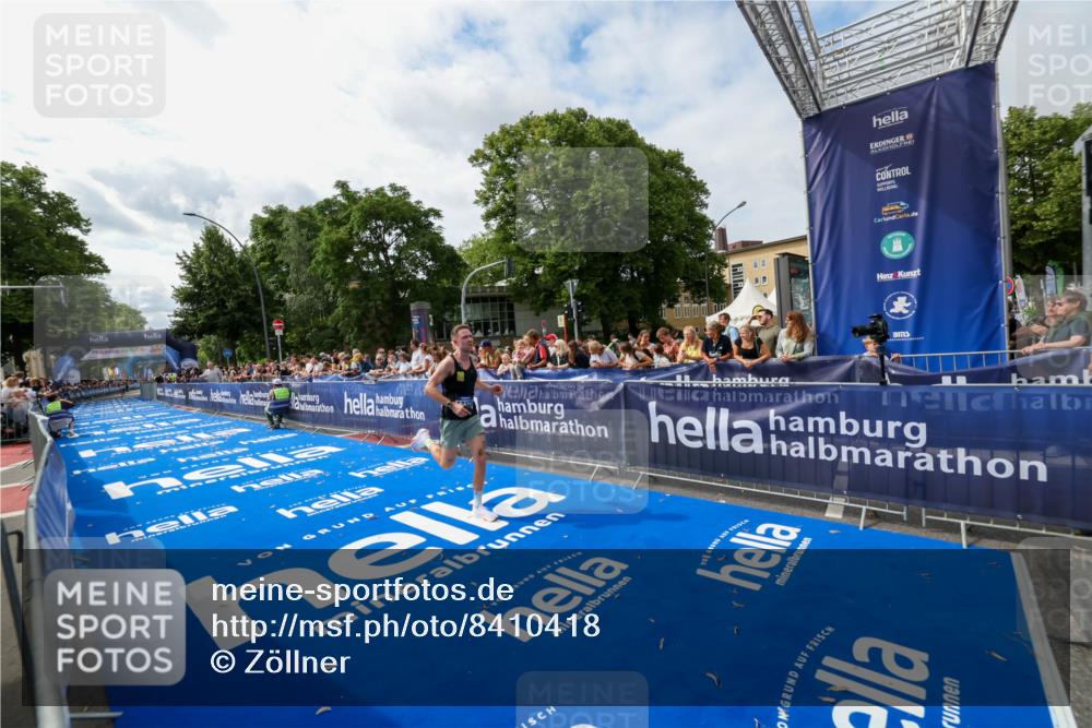 29.06.2025 - hella hamburg halbmarathon Zöllner http://msf.ph/oto/8410418 29.06.2025 10:20:30 Ziel 12373 meine-sportfotos.de