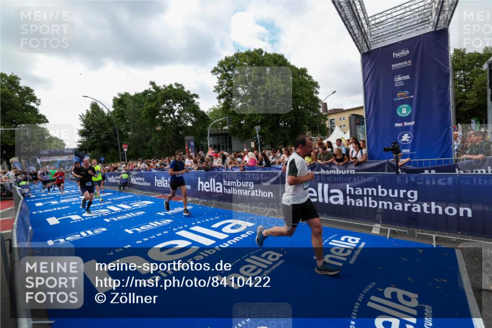 29.06.2025 - hella hamburg halbmarathon Zöllner http://msf.ph/oto/8410422 29.06.2025 10:44:52 Ziel 1941, 2098, 2970, 3004, 3098, 3785, 4270, 4915, 7056, 7167, 7325, 9720, 12161, 16834, 17251, 19207, 19210 meine-sportfotos.de