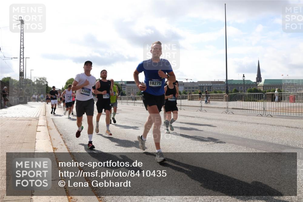 29.06.2025 - hella hamburg halbmarathon Lena Gebhardt http://msf.ph/oto/8410435 29.06.2025 09:50:13 Lombardsbrücke 12895, 1176, 18275, 16648, 1615, 1675, 1688, 1800, 1803, 1882, 1975, 2324, 2415, 2568, 2573, 2826, 2949, 3332, 3431, 3530, 4303, 4318, 4398, 4528, 4823, 5248, 5409, 5436, 5745, 5791, 5803, 6123, 6458, 6529, 6649, 6682, 6704, 7495, 7774, 7796, 8450, 8629, 8925, 9017, 9116, 9264, 9265, 9294, 9302, 9365, 9711, 9979, 10218, 10680, 10894, 11379, 11765, 11767, 12292, 12327, 12540, 12554, 12839, 12895, 13141, 13457, 13725, 14077, 14204, 14374, 14560, 14688 meine-sportfotos.de