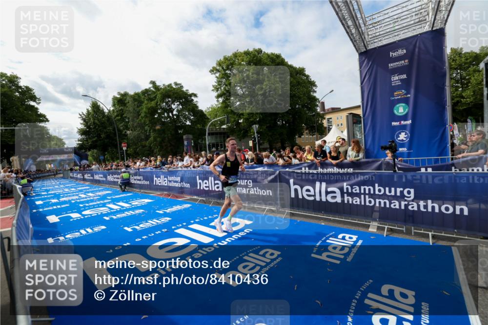29.06.2025 - hella hamburg halbmarathon Zöllner http://msf.ph/oto/8410436 29.06.2025 10:20:30 Ziel 12373 meine-sportfotos.de