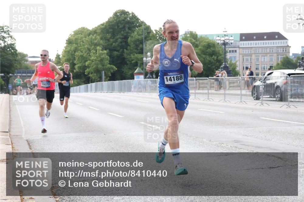 29.06.2025 - hella hamburg halbmarathon Lena Gebhardt http://msf.ph/oto/8410440 29.06.2025 09:39:08 Lombardsbrücke 19072, 52, 14188, 4524, 14188, 16529, 19072 meine-sportfotos.de