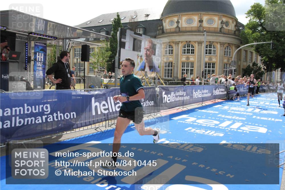 29.06.2025 - hella hamburg halbmarathon Michael Strokosch http://msf.ph/oto/8410445 29.06.2025 10:14:02 Ziel 31, 42, 14689 meine-sportfotos.de