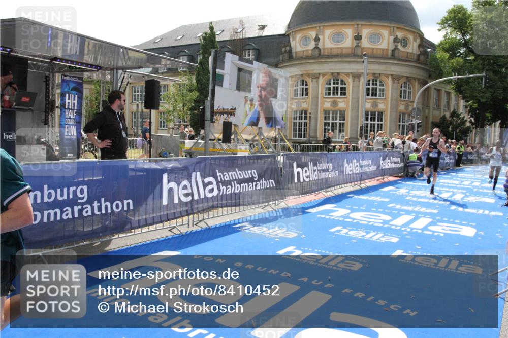 29.06.2025 - hella hamburg halbmarathon Michael Strokosch http://msf.ph/oto/8410452 29.06.2025 10:14:02 Ziel 31, 42, 14689 meine-sportfotos.de