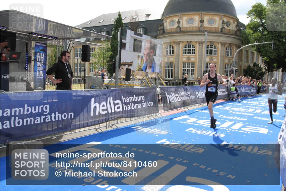 29.06.2025 - hella hamburg halbmarathon Michael Strokosch http://msf.ph/oto/8410460 29.06.2025 10:14:03 Ziel 31, 42, 14689 meine-sportfotos.de