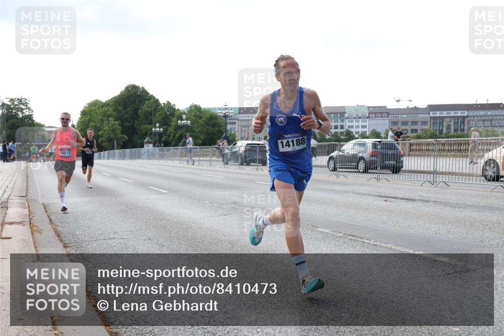 29.06.2025 - hella hamburg halbmarathon Lena Gebhardt http://msf.ph/oto/8410473 29.06.2025 09:39:09 Lombardsbrücke 19072, 14188, 4524, 14188, 16529, 18694, 19072 meine-sportfotos.de