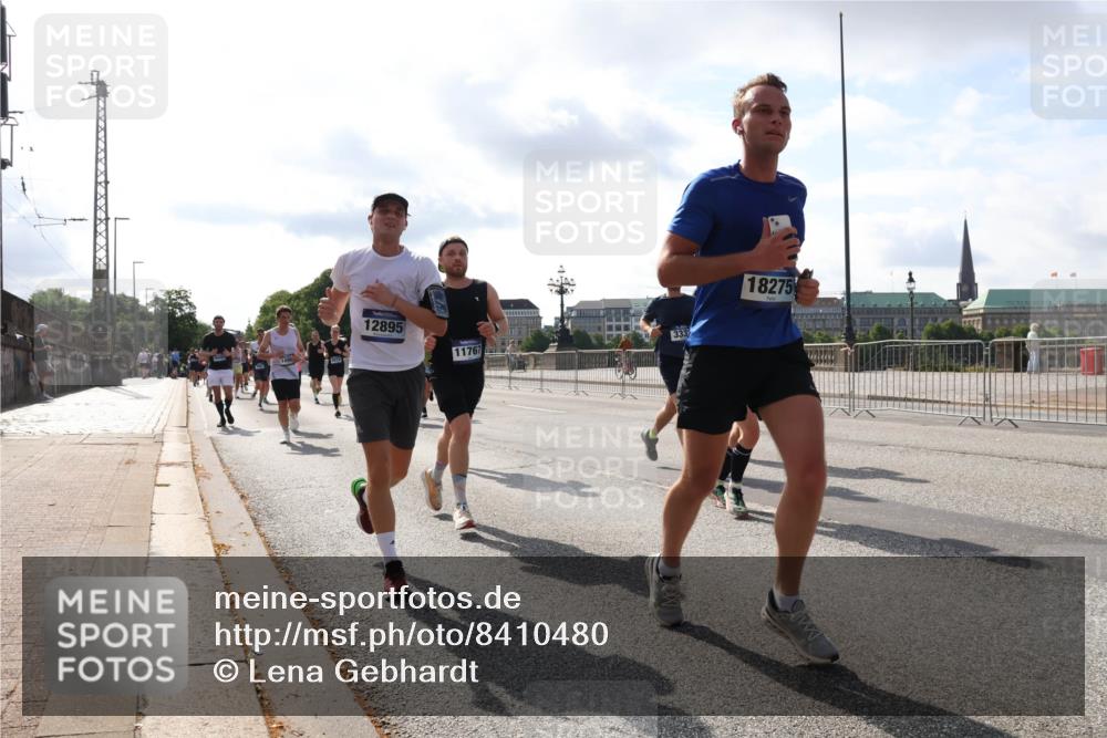 29.06.2025 - hella hamburg halbmarathon Lena Gebhardt http://msf.ph/oto/8410480 29.06.2025 09:50:13 Lombardsbrücke 149, 12895, 11767, 18275, 65666, 1615, 1675, 1688, 1800, 1803, 1882, 1975, 2324, 2415, 2568, 2573, 2826, 2949, 3332, 3431, 3530, 4303, 4318, 4398, 4528, 4823, 5248, 5409, 5436, 5745, 5791, 5803, 6123, 6458, 6529, 6649, 6682, 6704, 7495, 7774, 7796, 8450, 8629, 8925, 9017, 9116, 9264, 9265, 9294, 9302, 9365, 9711, 9979, 10218, 10680, 10894, 11379, 11765, 11767, 12292, 12327, 12540, 12554, 12839, 12895, 13141, 13457, 13725, 14077, 14204, 14374, 14560, 14688 meine-sportfotos.de
