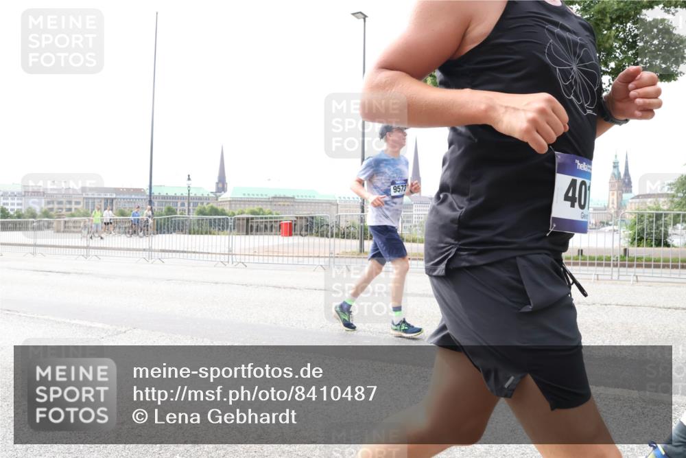 29.06.2025 - hella hamburg halbmarathon Lena Gebhardt http://msf.ph/oto/8410487 29.06.2025 10:25:09 Lombardsbrücke 9573, 40, 1627, 1740, 2000, 2108, 2249, 2278, 3099, 3920, 3961, 3963, 4008, 4010, 4444, 5126, 5564, 5814, 6869, 7778, 8083, 8962, 9573, 9927, 11157, 11400, 11816, 11817, 11921, 13510, 14086, 14649, 14898, 15016, 15119, 15124, 15153, 15679, 15942, 16421, 16422, 17185, 17535, 17954, 18194, 18198 meine-sportfotos.de