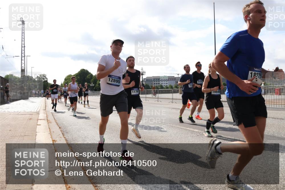 29.06.2025 - hella hamburg halbmarathon Lena Gebhardt http://msf.ph/oto/8410500 29.06.2025 09:50:14 Lombardsbrücke 12895, 11767, 5436, 16648, 18275, 1615, 1675, 1688, 1800, 1803, 1882, 1975, 2324, 2415, 2568, 2573, 2675, 2719, 2826, 2949, 3332, 3431, 3530, 4318, 4398, 4528, 4823, 5248, 5409, 5436, 5745, 5791, 5803, 6123, 6458, 6529, 6649, 6682, 6704, 7495, 7774, 7796, 8450, 8629, 8925, 9017, 9116, 9264, 9265, 9294, 9302, 9365, 9711, 9979, 10218, 10680, 10894, 11379, 11765, 11767, 12292, 12327, 12540, 12554, 12839, 12895, 13141, 13457, 13725, 14077, 14204, 14374, 14560 meine-sportfotos.de