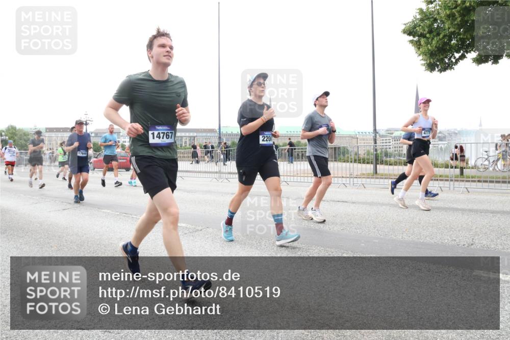 29.06.2025 - hella hamburg halbmarathon Lena Gebhardt http://msf.ph/oto/8410519 29.06.2025 10:51:00 Lombardsbrücke 17648, 14767, 2200, 4771, 1129, 1203, 1208, 1404, 1478, 1930, 2200, 2202, 2358, 2380, 2859, 3184, 3229, 3647, 3838, 3934, 4156, 4642, 4652, 4695, 4713, 4771, 4848, 4920, 5131, 5286, 5289, 5530, 6178, 7012, 7133, 7141, 7161, 7770, 7771, 7825, 7938, 8200, 8410, 8779, 8833, 8834, 8986, 9096, 9166, 9167, 9168, 9933, 10029, 10437, 10552, 10614, 10636, 11052, 11252, 11577, 12392, 12393, 14534, 15017, 15416 meine-sportfotos.de