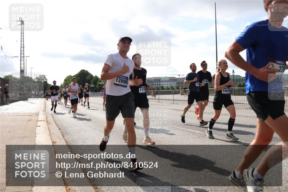 29.06.2025 - hella hamburg halbmarathon Lena Gebhardt http://msf.ph/oto/8410524 29.06.2025 09:50:14 Lombardsbrücke 12895, 333, 1176, 5436, 16648, 275, 1615, 1675, 1688, 1800, 1803, 1882, 1975, 2324, 2415, 2568, 2573, 2675, 2719, 2826, 2949, 3332, 3431, 3530, 4318, 4398, 4528, 4823, 5248, 5409, 5436, 5745, 5791, 5803, 6123, 6458, 6529, 6649, 6682, 6704, 7495, 7774, 7796, 8450, 8629, 8925, 9017, 9116, 9264, 9265, 9294, 9302, 9365, 9711, 9979, 10218, 10680, 10894, 11379, 11765, 11767, 12292, 12327, 12540, 12554, 12839, 12895, 13141, 13457, 13725, 14077, 14204, 14374, 14560 meine-sportfotos.de