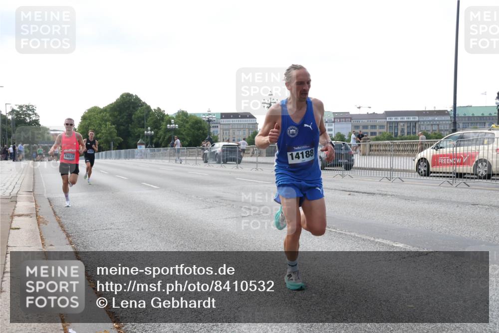29.06.2025 - hella hamburg halbmarathon Lena Gebhardt http://msf.ph/oto/8410532 29.06.2025 09:39:09 Lombardsbrücke 19072, 4524, 14188, 4524, 14188, 16529, 18694, 19072 meine-sportfotos.de