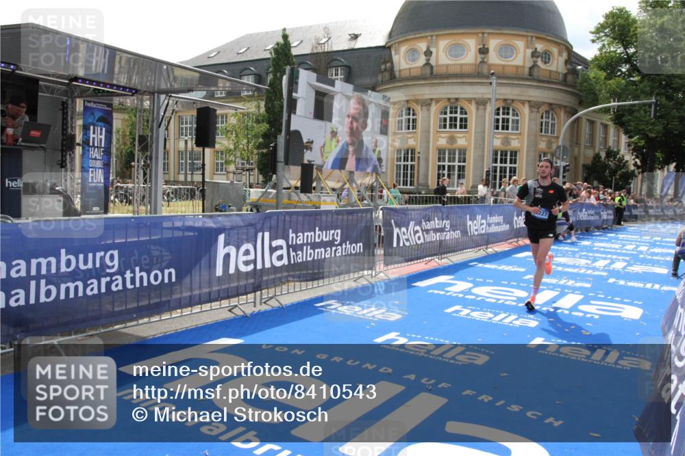 29.06.2025 - hella hamburg halbmarathon Michael Strokosch http://msf.ph/oto/8410543 29.06.2025 10:14:33 Ziel 19227 meine-sportfotos.de