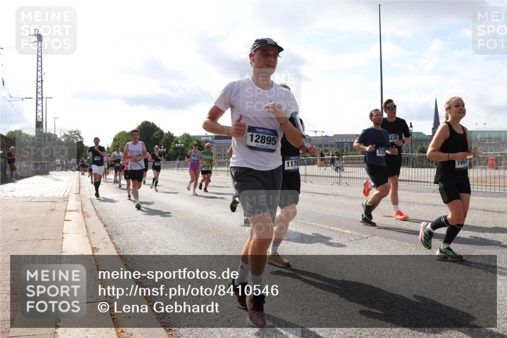 29.06.2025 - hella hamburg halbmarathon Lena Gebhardt http://msf.ph/oto/8410546 29.06.2025 09:50:14 Lombardsbrücke 18154, 12895, 436, 3332, 1176, 1615, 1675, 1688, 1800, 1803, 1882, 1975, 2324, 2415, 2568, 2573, 2675, 2719, 2826, 2949, 3332, 3431, 3530, 4318, 4398, 4528, 4823, 5248, 5409, 5436, 5745, 5791, 5803, 6123, 6458, 6529, 6649, 6682, 6704, 7495, 7774, 7796, 8450, 8629, 8925, 9017, 9116, 9264, 9265, 9294, 9302, 9365, 9711, 9979, 10218, 10680, 10894, 11379, 11765, 11767, 12292, 12327, 12540, 12554, 12839, 12895, 13141, 13457, 13725, 14077, 14204, 14374, 14560 meine-sportfotos.de