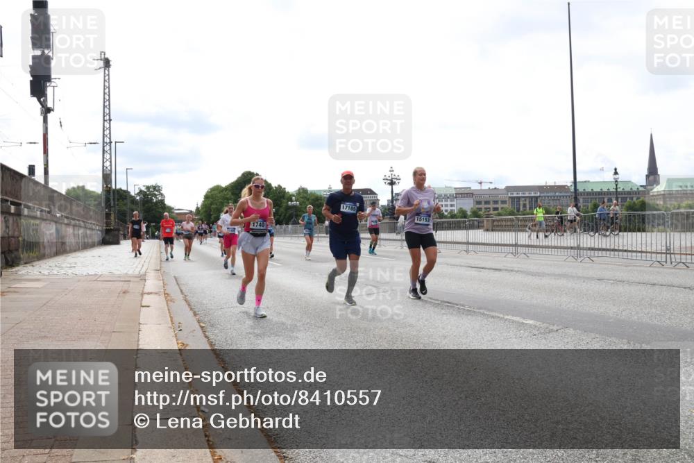 29.06.2025 - hella hamburg halbmarathon Lena Gebhardt http://msf.ph/oto/8410557 29.06.2025 10:25:11 Lombardsbrücke 1740, 17185, 15153, 1627, 1740, 2000, 2108, 2249, 2278, 3920, 3961, 3963, 4008, 4010, 4444, 5126, 5564, 5814, 6869, 7778, 8083, 8962, 9573, 9927, 11157, 11400, 11662, 11816, 11817, 11921, 13510, 14086, 14649, 14898, 15016, 15119, 15124, 15153, 15679, 15942, 16421, 16422, 17185, 17535, 17954, 18194, 18198 meine-sportfotos.de