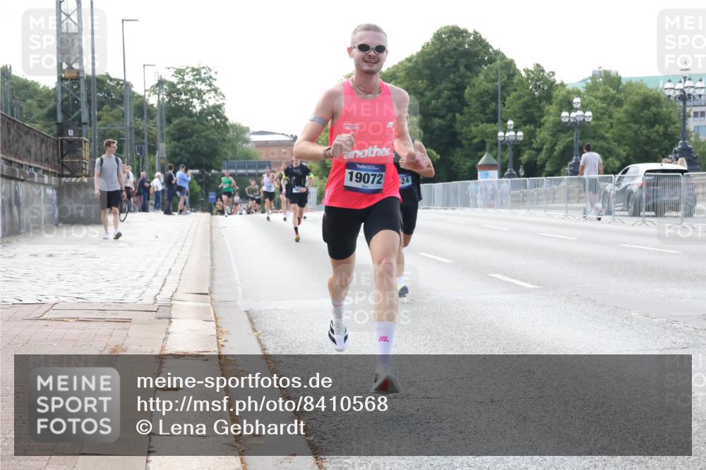 29.06.2025 - hella hamburg halbmarathon Lena Gebhardt http://msf.ph/oto/8410568 29.06.2025 09:39:10 Lombardsbrücke 19072, 24, 4524, 14188, 16529, 18694, 19072 meine-sportfotos.de