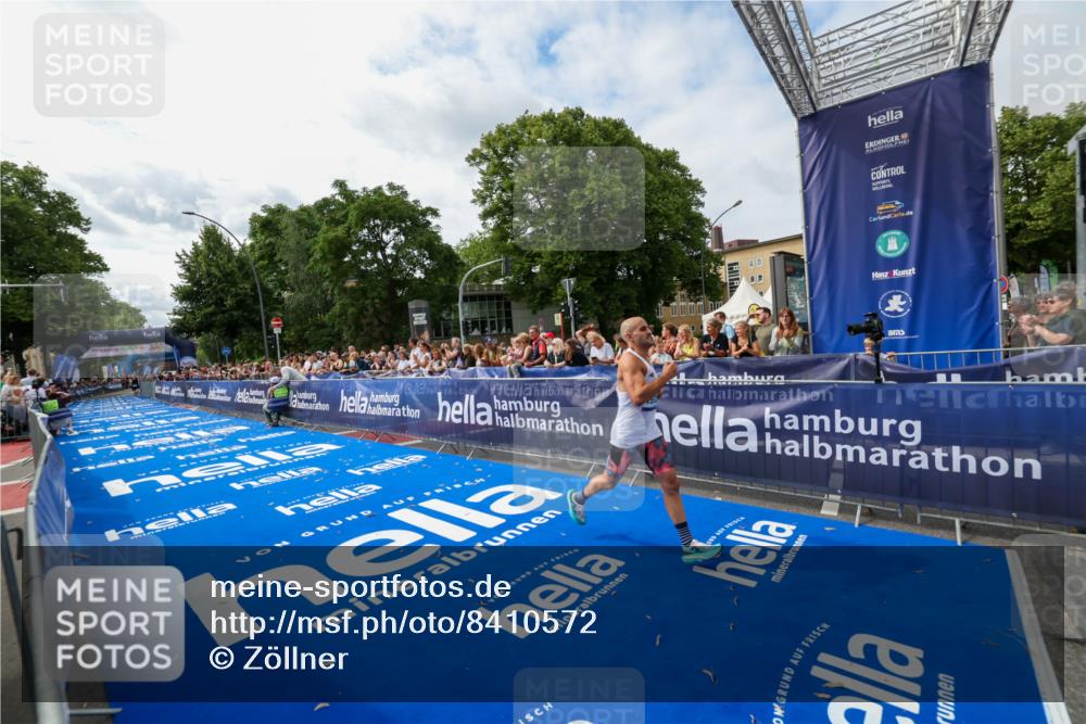 29.06.2025 - hella hamburg halbmarathon Zöllner http://msf.ph/oto/8410572 29.06.2025 10:20:41 Ziel 14360, 15526 meine-sportfotos.de