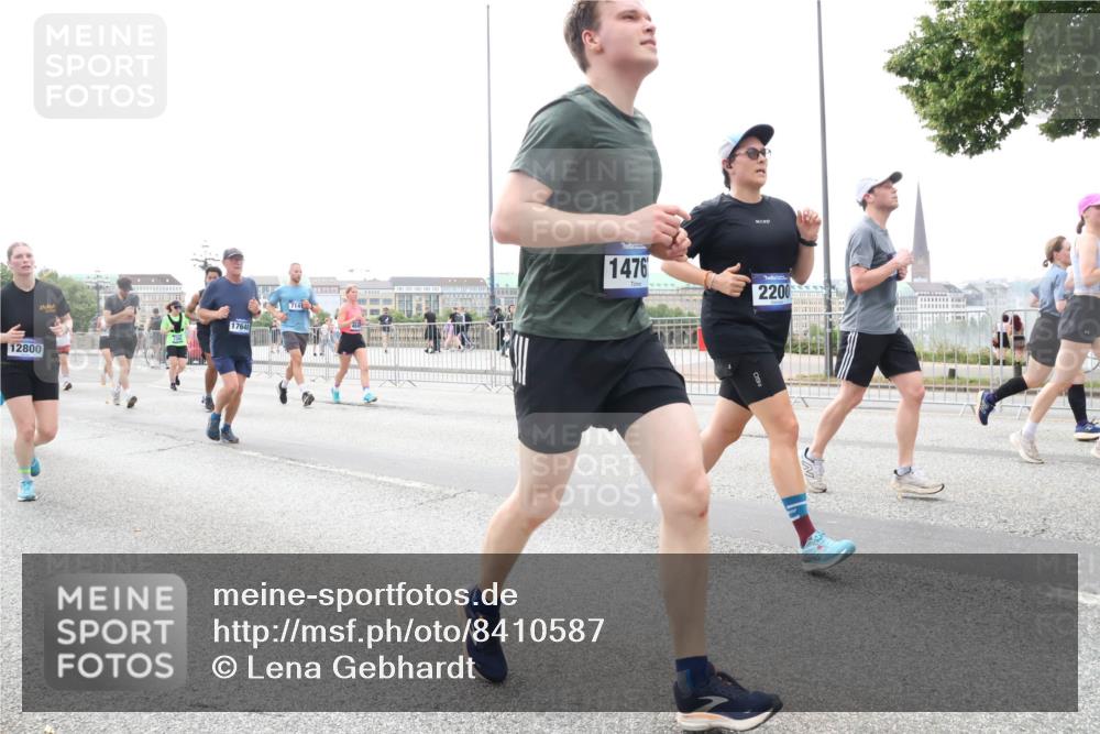 29.06.2025 - hella hamburg halbmarathon Lena Gebhardt http://msf.ph/oto/8410587 29.06.2025 10:51:01 Lombardsbrücke 12800, 17648, 7141, 1476, 2200, 1129, 1203, 1208, 1404, 1478, 1930, 2200, 2202, 2358, 2380, 2859, 3184, 3229, 3647, 3838, 3934, 4156, 4642, 4652, 4695, 4713, 4771, 4848, 4920, 5286, 5289, 5530, 6178, 7012, 7133, 7141, 7161, 7770, 7771, 7825, 7938, 8200, 8410, 8779, 8833, 8834, 8986, 9096, 9166, 9167, 9168, 9933, 10029, 10437, 10552, 10614, 10636, 11052, 11252, 11577, 12392, 12393, 14534, 15017, 15416 meine-sportfotos.de