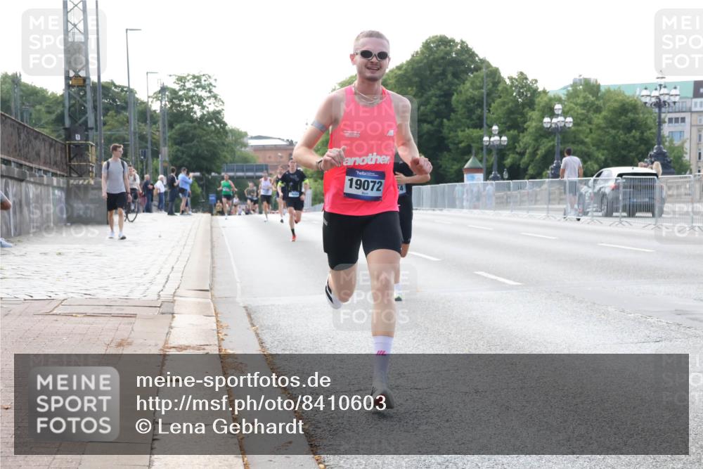 29.06.2025 - hella hamburg halbmarathon Lena Gebhardt http://msf.ph/oto/8410603 29.06.2025 09:39:10 Lombardsbrücke 19072, 4, 4524, 14188, 16529, 18694, 19072 meine-sportfotos.de