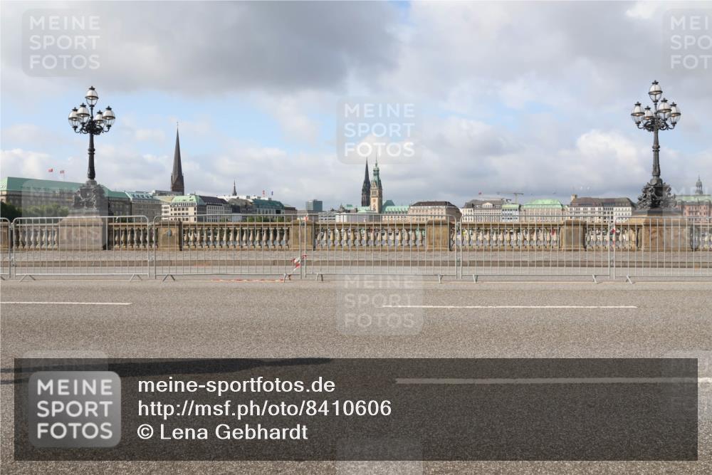 29.06.2025 - hella hamburg halbmarathon Lena Gebhardt http://msf.ph/oto/8410606 29.06.2025 08:55:16 Lombardsbrücke  meine-sportfotos.de