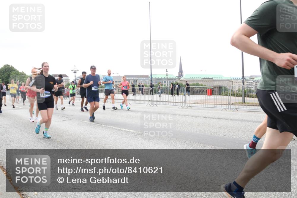 29.06.2025 - hella hamburg halbmarathon Lena Gebhardt http://msf.ph/oto/8410621 29.06.2025 10:51:01 Lombardsbrücke 12800, 17648, 1129, 1203, 1208, 1404, 1478, 1930, 2200, 2202, 2358, 2380, 2859, 3184, 3229, 3647, 3838, 3934, 4156, 4642, 4652, 4695, 4713, 4771, 4848, 4920, 5286, 5289, 5530, 6178, 7012, 7133, 7141, 7161, 7770, 7771, 7825, 7938, 8200, 8410, 8779, 8833, 8834, 8986, 9096, 9166, 9167, 9168, 9933, 10029, 10437, 10552, 10614, 10636, 11052, 11252, 11577, 12392, 12393, 14534, 15017, 15416 meine-sportfotos.de
