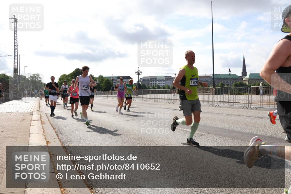 29.06.2025 - hella hamburg halbmarathon Lena Gebhardt http://msf.ph/oto/8410652 29.06.2025 09:50:15 Lombardsbrücke 13725, 14992, 18154, 12292, 1615, 1675, 1688, 1800, 1803, 1882, 1975, 2324, 2415, 2568, 2573, 2675, 2719, 2826, 2949, 3332, 3431, 3530, 4318, 4398, 4528, 4823, 5248, 5409, 5436, 5745, 5791, 5803, 6123, 6458, 6529, 6649, 6682, 6704, 7495, 7774, 7796, 8450, 8629, 8925, 9017, 9116, 9294, 9302, 9365, 9711, 9979, 10218, 10680, 10894, 11379, 11765, 11767, 12292, 12327, 12540, 12554, 12839, 12895, 13141, 13457, 13725, 14077, 14204, 14374, 14560 meine-sportfotos.de