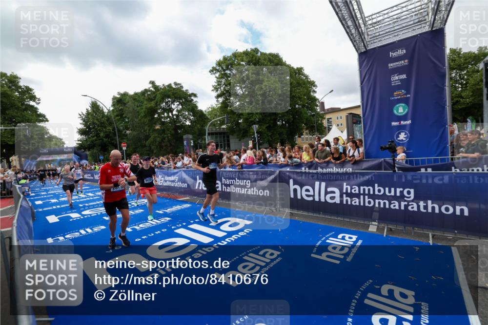29.06.2025 - hella hamburg halbmarathon Zöllner http://msf.ph/oto/8410676 29.06.2025 10:45:03 Ziel 1171, 1424, 1520, 2890, 6266, 7709, 7843, 9030, 10741, 11688, 15334, 16058, 17381, 17382, 17544, 18055 meine-sportfotos.de