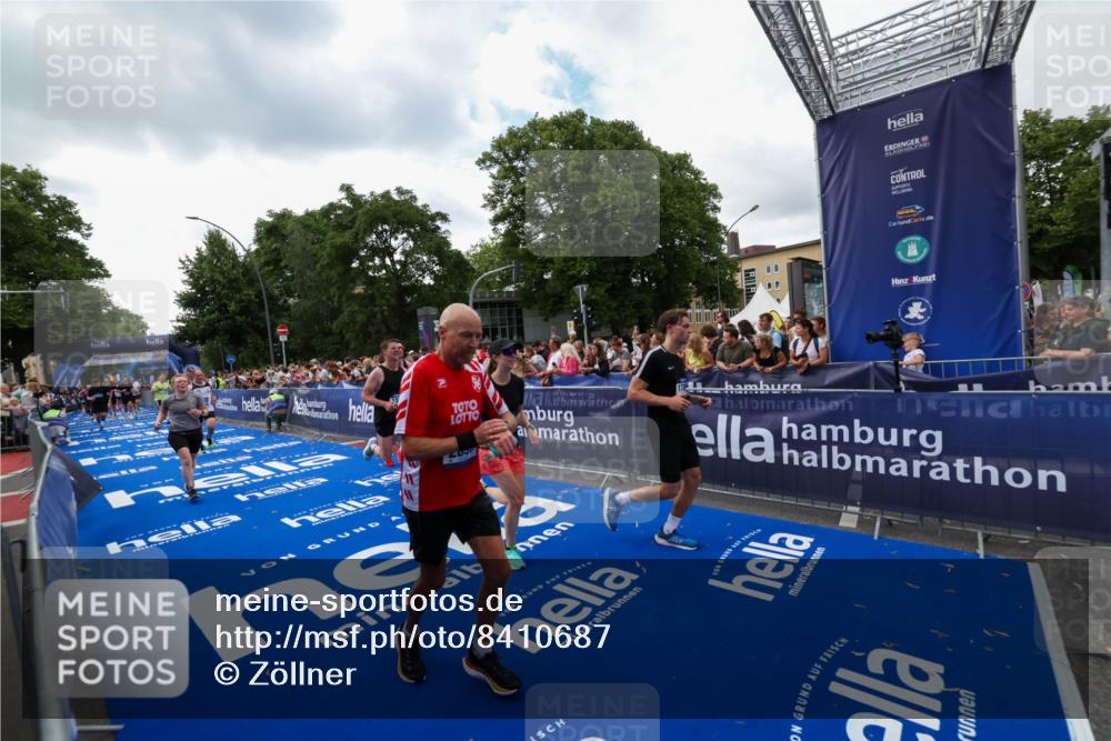 29.06.2025 - hella hamburg halbmarathon Zöllner http://msf.ph/oto/8410687 29.06.2025 10:45:03 Ziel 1171, 1424, 1520, 2890, 6266, 7709, 7843, 9030, 10741, 11688, 15334, 16058, 17381, 17382, 17544, 18055 meine-sportfotos.de