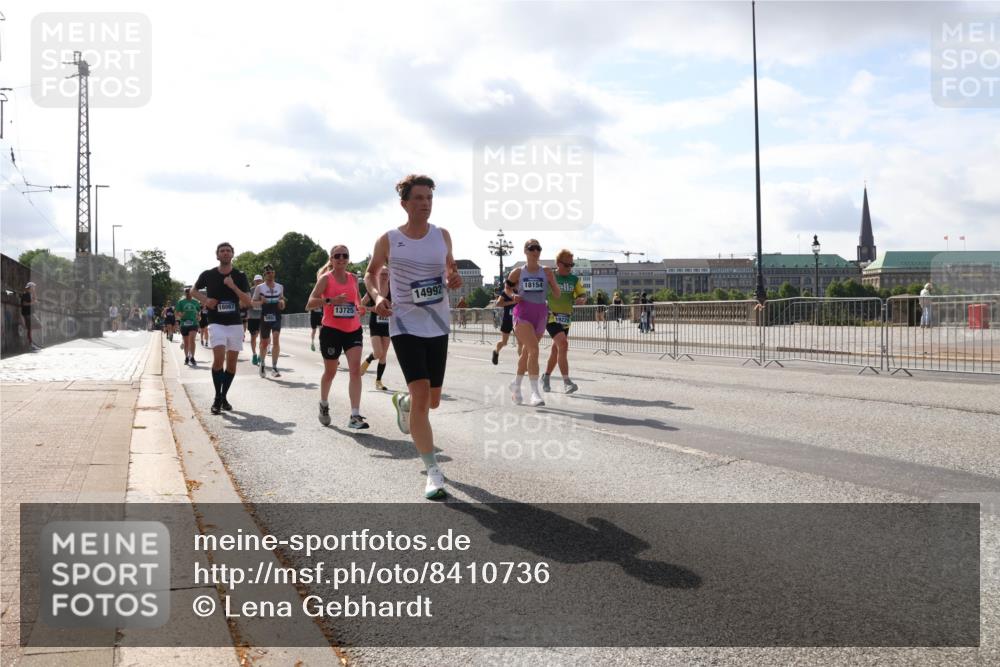 29.06.2025 - hella hamburg halbmarathon Lena Gebhardt http://msf.ph/oto/8410736 29.06.2025 09:50:15 Lombardsbrücke 16087, 13725, 4624, 14992, 18154, 1615, 1675, 1688, 1800, 1803, 1882, 1975, 2324, 2415, 2568, 2573, 2675, 2719, 2826, 2949, 3332, 3431, 3530, 4318, 4398, 4528, 4823, 5248, 5409, 5436, 5745, 5791, 5803, 6123, 6458, 6529, 6649, 6682, 6704, 7495, 7774, 7796, 8450, 8629, 8925, 9017, 9116, 9294, 9302, 9365, 9711, 9979, 10218, 10680, 10894, 11379, 11765, 11767, 12292, 12327, 12540, 12554, 12839, 12895, 13141, 13457, 13725, 14077, 14204, 14374, 14560 meine-sportfotos.de