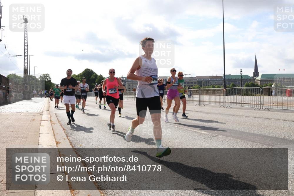 29.06.2025 - hella hamburg halbmarathon Lena Gebhardt http://msf.ph/oto/8410778 29.06.2025 09:50:16 Lombardsbrücke 16087, 5803, 13725, 323, 499, 8154, 5791, 3229, 1358, 1615, 1675, 1688, 1700, 1800, 1803, 1882, 1975, 2415, 2568, 2675, 2719, 2826, 2949, 3332, 3431, 3530, 4229, 4318, 4398, 4528, 4823, 5248, 5409, 5436, 5745, 5791, 5803, 6123, 6458, 6529, 6649, 6682, 6704, 7495, 7774, 7796, 8450, 8629, 8925, 9017, 9116, 9294, 9302, 9365, 9711, 9979, 10218, 10680, 10894, 11379, 11765, 11767, 12292, 12327, 12540, 12554, 12839, 12895, 13141, 13457, 13725, 14077, 14204, 14560 meine-sportfotos.de