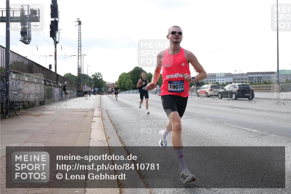 29.06.2025 - hella hamburg halbmarathon Lena Gebhardt http://msf.ph/oto/8410781 29.06.2025 09:39:11 Lombardsbrücke 19072, 4524, 14188, 16529, 18694, 19072 meine-sportfotos.de