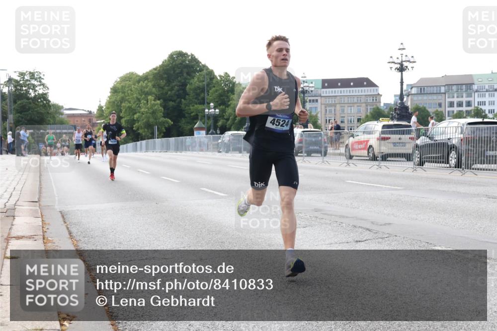29.06.2025 - hella hamburg halbmarathon Lena Gebhardt http://msf.ph/oto/8410833 29.06.2025 09:39:12 Lombardsbrücke 434, 4524, 4524, 14188, 16529, 18694, 19072 meine-sportfotos.de
