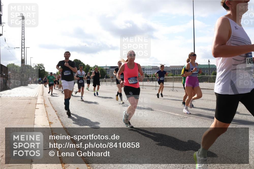 29.06.2025 - hella hamburg halbmarathon Lena Gebhardt http://msf.ph/oto/8410858 29.06.2025 09:50:16 Lombardsbrücke 16087, 5803, 13725, 149, 1358, 1615, 1675, 1688, 1700, 1800, 1803, 1882, 1975, 2415, 2568, 2675, 2719, 2826, 2949, 3332, 3431, 3530, 4229, 4318, 4398, 4528, 4823, 5248, 5409, 5436, 5745, 5791, 5803, 6123, 6458, 6529, 6649, 6682, 6704, 7495, 7774, 7796, 8450, 8629, 8925, 9017, 9116, 9294, 9302, 9365, 9711, 9979, 10218, 10680, 10894, 11379, 11765, 11767, 12292, 12327, 12540, 12554, 12839, 12895, 13141, 13457, 13725, 14077, 14204, 14560 meine-sportfotos.de