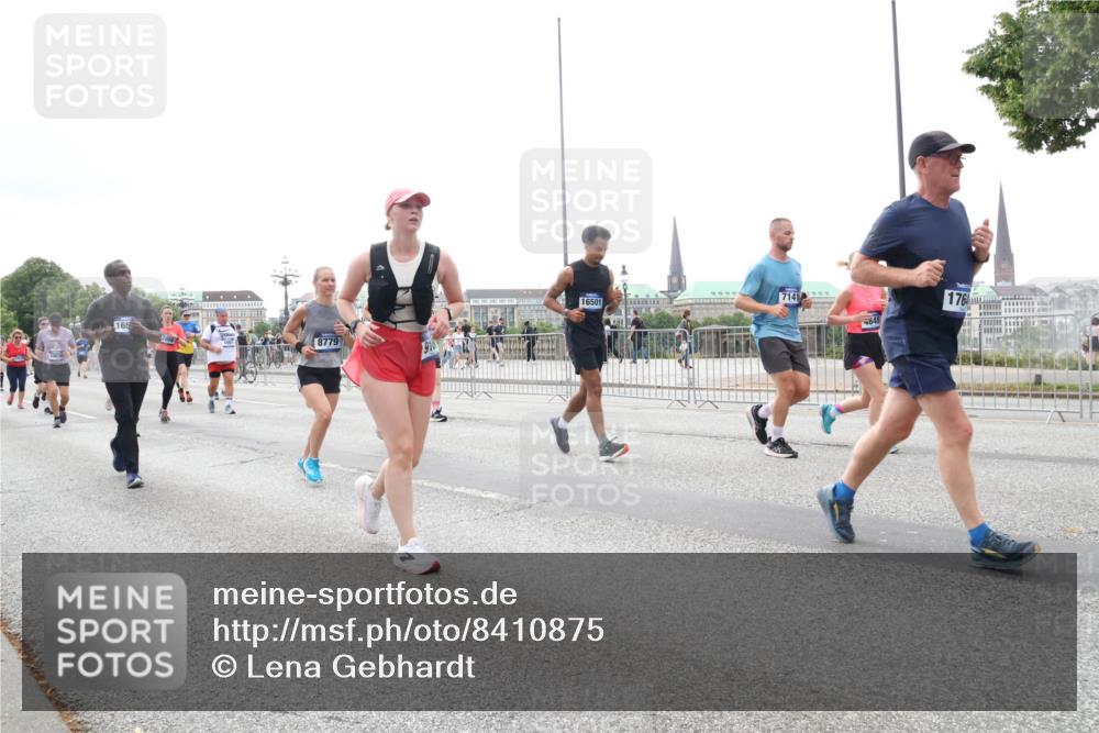 29.06.2025 - hella hamburg halbmarathon Lena Gebhardt http://msf.ph/oto/8410875 29.06.2025 10:51:03 Lombardsbrücke 165, 8779, 910, 16501, 7141, 4848, 1764, 1129, 1203, 1208, 1404, 1478, 1930, 2200, 2202, 2358, 2380, 2859, 3184, 3229, 3647, 3838, 3934, 4156, 4642, 4652, 4695, 4713, 4771, 4848, 4920, 5286, 5289, 5357, 5530, 6178, 7012, 7133, 7141, 7161, 7770, 7771, 7825, 7938, 8200, 8410, 8672, 8779, 8833, 8986, 9096, 9166, 9167, 9168, 9933, 10029, 10437, 10552, 10614, 10636, 11052, 11252, 11577, 12392, 12393, 14534, 15017, 15416 meine-sportfotos.de