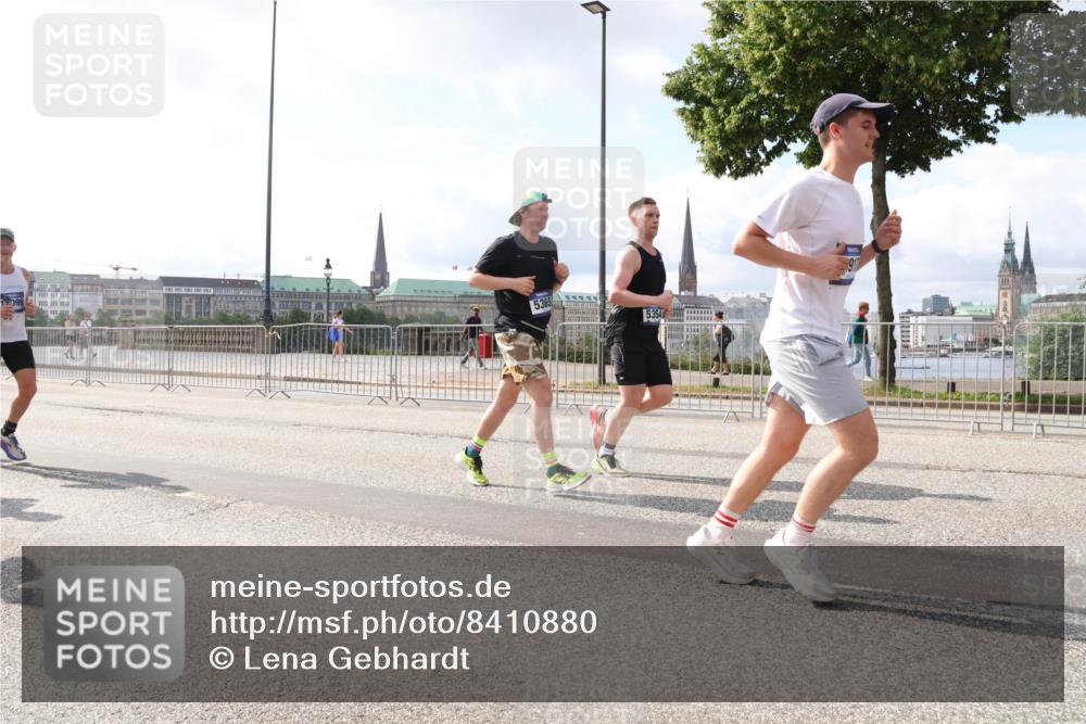 29.06.2025 - hella hamburg halbmarathon Lena Gebhardt http://msf.ph/oto/8410880 29.06.2025 10:04:27 Lombardsbrücke 099, 5365, 5354, 911, 1213, 1347, 1377, 1674, 2011, 2852, 2979, 3488, 3994, 4146, 4293, 4488, 4587, 5058, 5354, 5365, 5869, 5976, 6142, 6311, 6706, 6709, 7017, 8177, 8217, 8421, 8422, 8423, 9489, 9526, 10100, 10213, 10709, 10756, 10834, 10962, 11511, 11582, 12004, 12005, 12924, 12998, 13173, 13533, 13583, 13625, 14340, 14436, 14917, 15525, 15532, 15678, 16099, 16128, 16145, 16753, 16989, 16995, 17071, 17113, 17434, 17437 meine-sportfotos.de