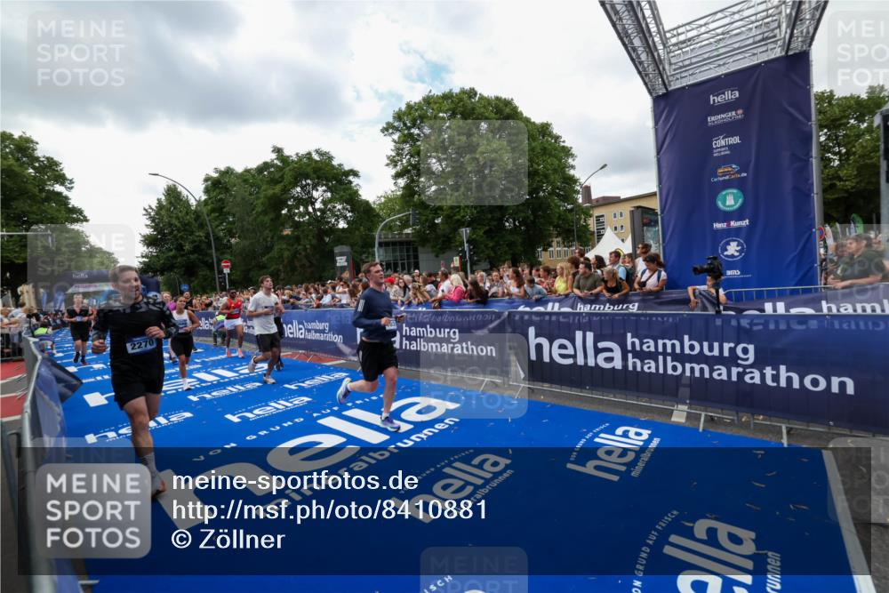 29.06.2025 - hella hamburg halbmarathon Zöllner http://msf.ph/oto/8410881 29.06.2025 10:45:14 Ziel 2270, 4997, 6054, 6375, 6575, 6819, 7087, 9302, 10313, 12783, 15365, 15636, 15651, 15760, 16513, 16685, 16689, 17120, 17960, 18346, 18718 meine-sportfotos.de