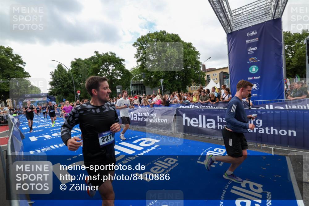 29.06.2025 - hella hamburg halbmarathon Zöllner http://msf.ph/oto/8410886 29.06.2025 10:45:15 Ziel 2270, 6054, 6375, 6575, 6819, 7087, 9302, 10313, 12783, 15636, 15651, 15741, 15760, 16513, 16685, 16689, 17120, 17960, 18346, 18718 meine-sportfotos.de