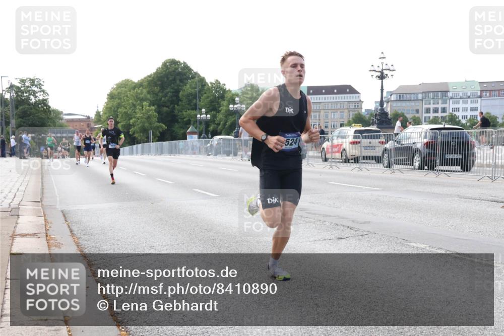 29.06.2025 - hella hamburg halbmarathon Lena Gebhardt http://msf.ph/oto/8410890 29.06.2025 09:39:12 Lombardsbrücke 524, 4524, 14188, 16529, 18694, 19072 meine-sportfotos.de
