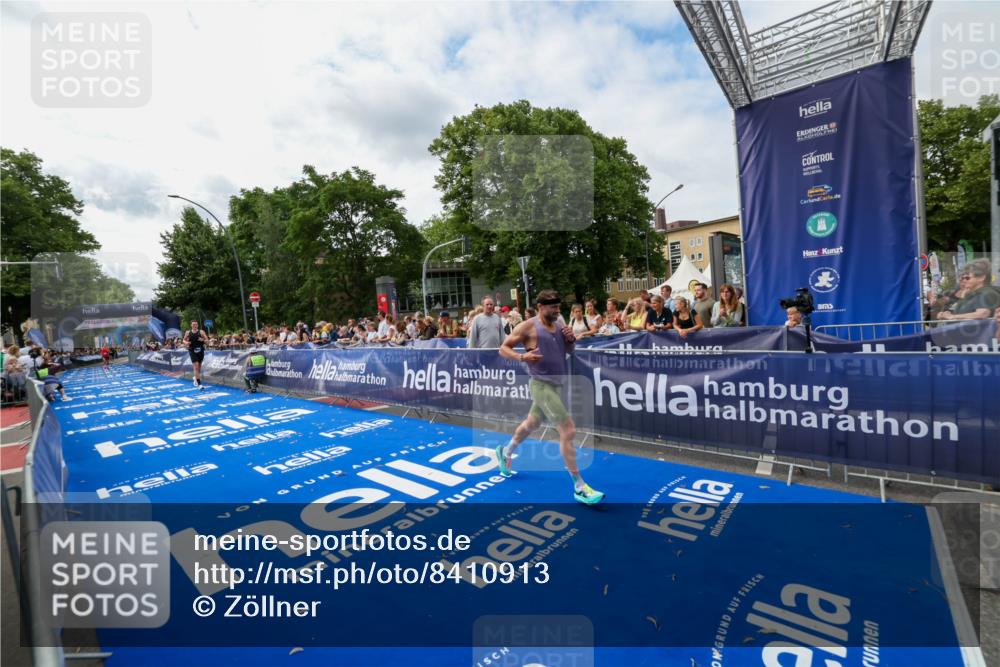 29.06.2025 - hella hamburg halbmarathon Zöllner http://msf.ph/oto/8410913 29.06.2025 10:21:04 Ziel 6530, 16120, 19075 meine-sportfotos.de