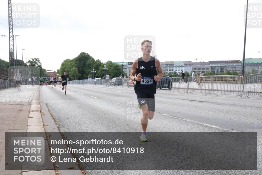 29.06.2025 - hella hamburg halbmarathon Lena Gebhardt http://msf.ph/oto/8410918 29.06.2025 09:39:12 Lombardsbrücke 4524, 4524, 14188, 16529, 18694, 19072 meine-sportfotos.de