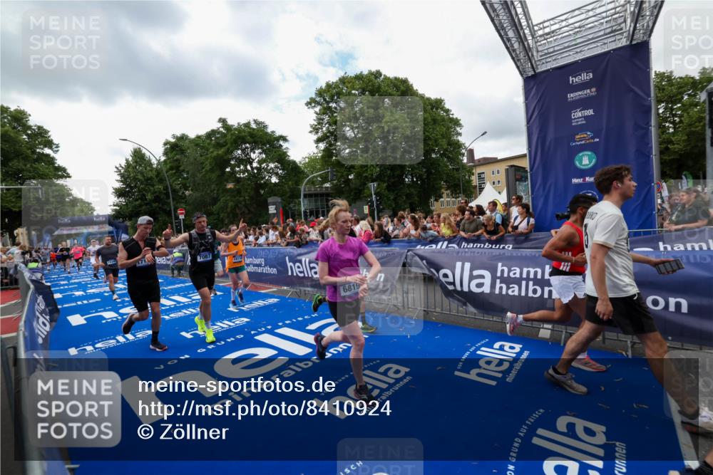 29.06.2025 - hella hamburg halbmarathon Zöllner http://msf.ph/oto/8410924 29.06.2025 10:45:17 Ziel 2188, 6054, 6375, 6575, 6819, 7087, 9302, 10064, 12783, 15563, 15636, 15651, 15741, 15760, 16513, 16685, 17120, 17960, 18346, 18718 meine-sportfotos.de