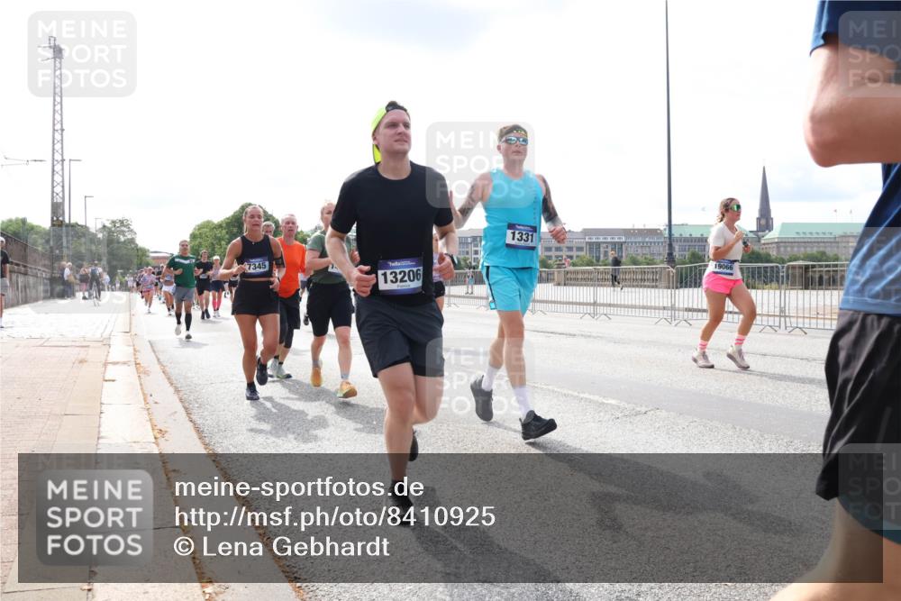 29.06.2025 - hella hamburg halbmarathon Lena Gebhardt http://msf.ph/oto/8410925 29.06.2025 10:17:05 Lombardsbrücke 7345, 13206, 1331, 19066, 1083, 1117, 1137, 1240, 1298, 1331, 1348, 1356, 1403, 1477, 1553, 1602, 1825, 2225, 2908, 2912, 3088, 3176, 3210, 3450, 3464, 3466, 3622, 5023, 5036, 5037, 5390, 5929, 5930, 5995, 6126, 6128, 6328, 6522, 6742, 6941, 6948, 7114, 7115, 7257, 7345, 7360, 7376, 7445, 7647, 7924, 7928, 7945, 8253, 8263, 8317, 8433, 8513, 8558, 8619, 8857, 8983, 9091, 9152, 9208, 9259, 9332, 9492, 9676, 10232 meine-sportfotos.de