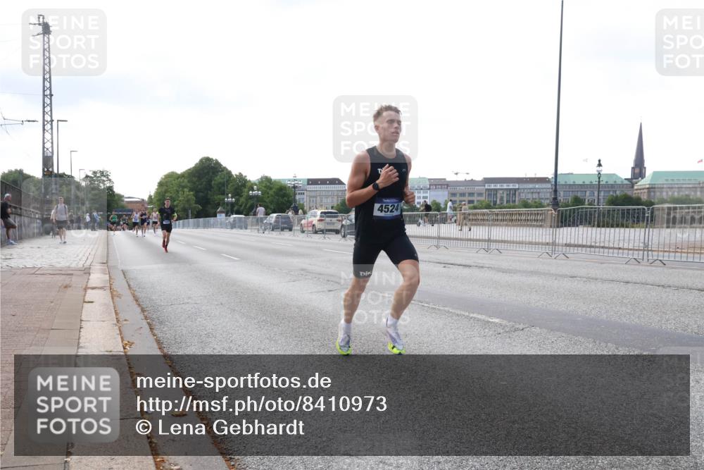 29.06.2025 - hella hamburg halbmarathon Lena Gebhardt http://msf.ph/oto/8410973 29.06.2025 09:39:13 Lombardsbrücke 4524, 4524, 13016, 14188, 16529, 16548, 18694, 19072 meine-sportfotos.de