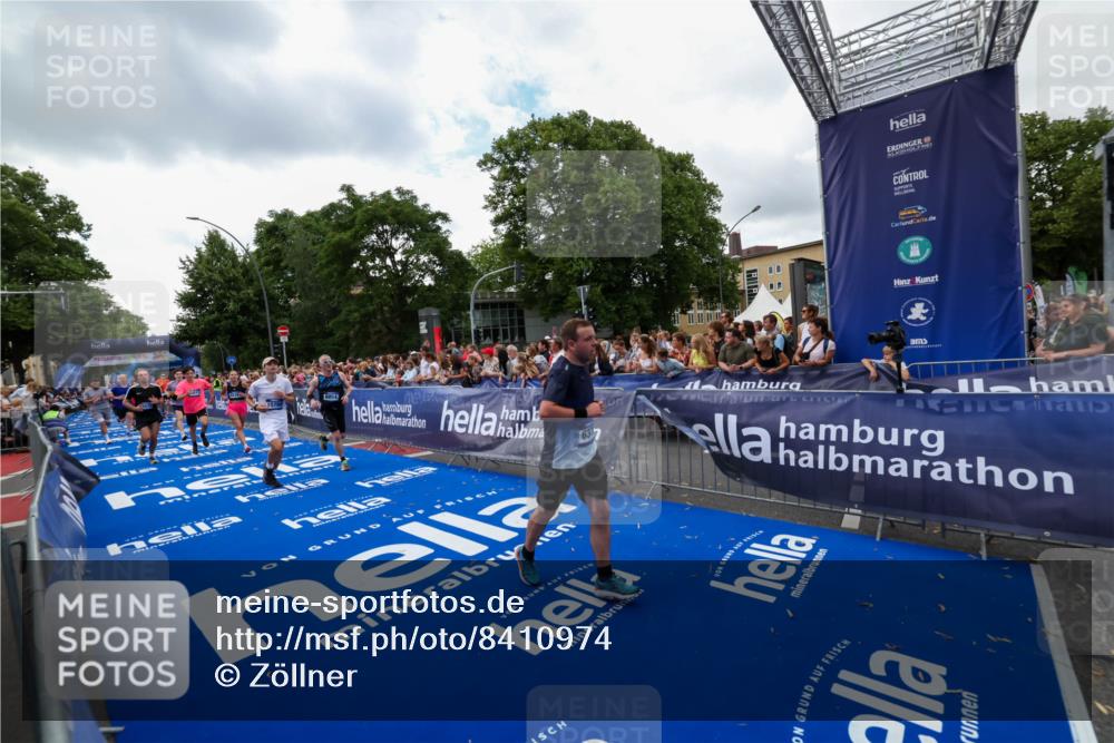 29.06.2025 - hella hamburg halbmarathon Zöllner http://msf.ph/oto/8410974 29.06.2025 10:45:20 Ziel 2188, 2367, 2470, 5706, 6054, 6375, 9105, 10064, 12783, 15563, 15636, 15651, 15741, 15760, 16513 meine-sportfotos.de
